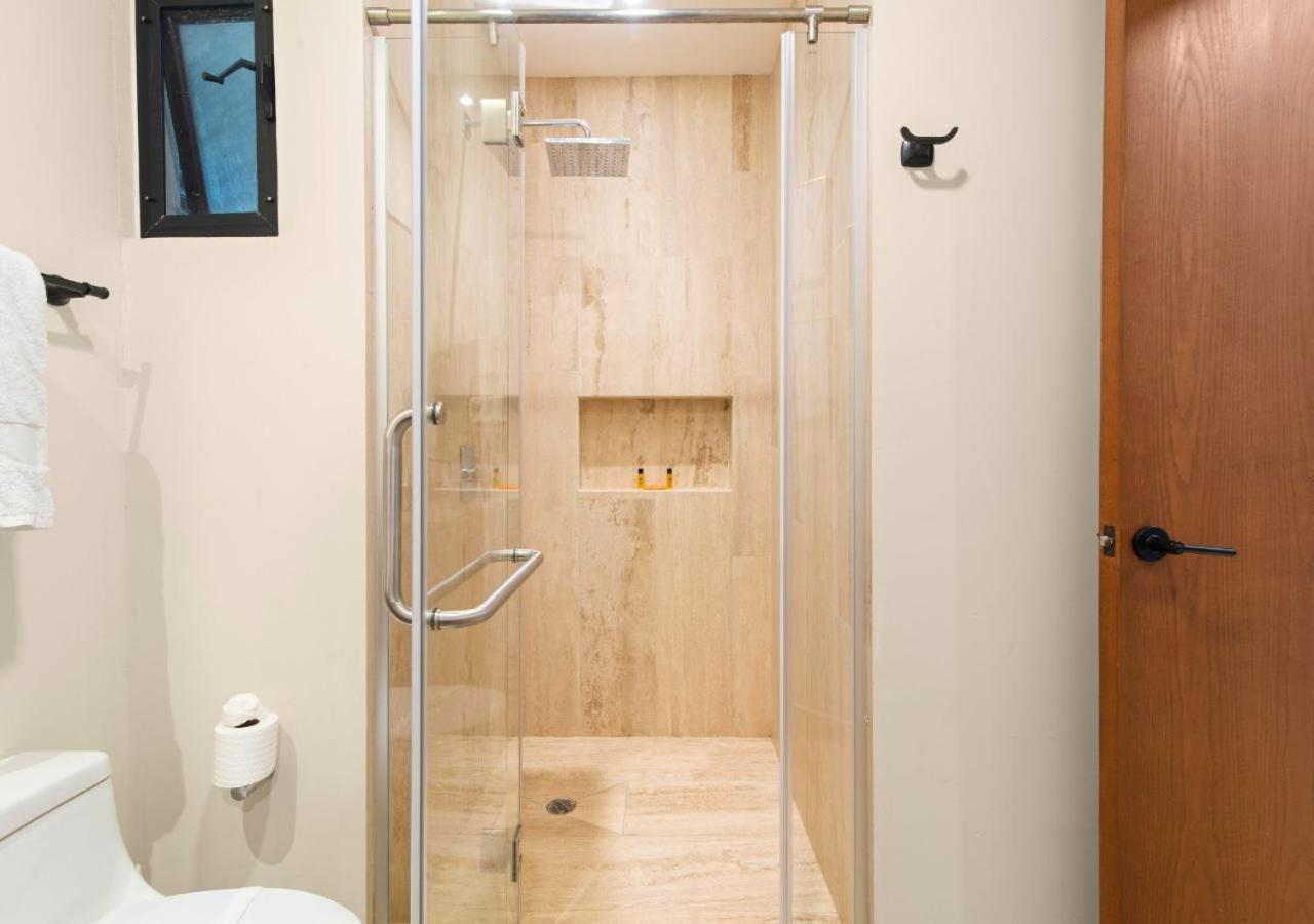 Modern Chic 1 Bedroom W/ Rooftop Infinity Pool *